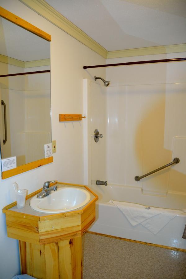 Spirit Lake Lodge Whitehorse Bagian luar foto